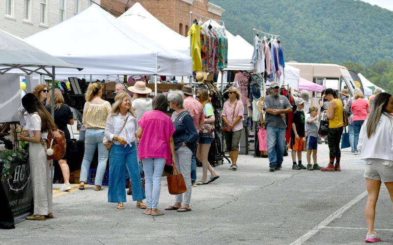 Wade Cheek/The Clayton Tribune. Local and out of town residents enjoy a slew of vendors on Main Street during the City of Clayton’s Ramshackle event that was held for the first time ever on Saturday, June 1. Hundreds filled the downtown streets to get a taste of what Clayton and Rabun County has to offer. 